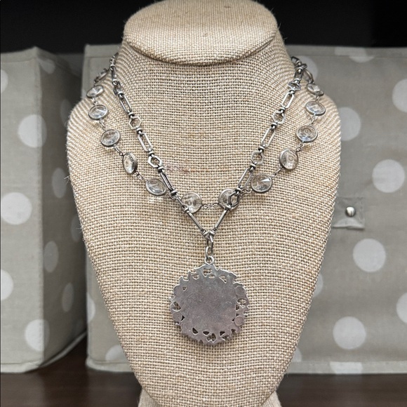Chic Silver Medallion Necklace - Picture 2 of 2